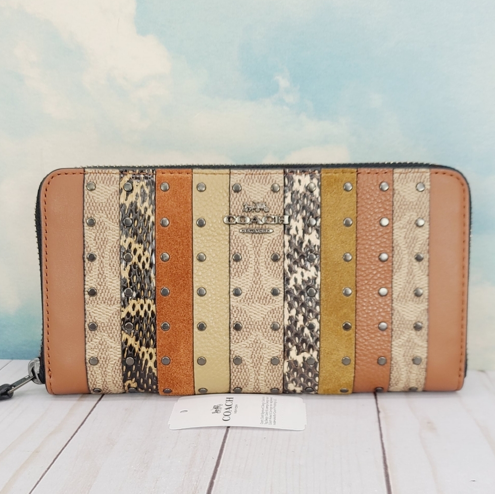 COACH Accordion Zip Wallet NWT